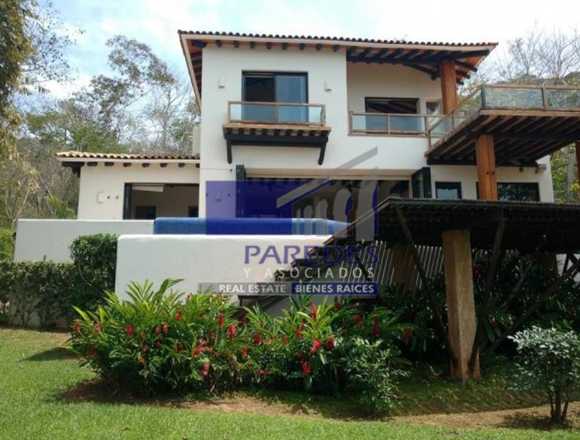 INVERSIONISTAS Conjunto de 5 lotes y 1 casa Venta en Zihuatanejo de Azueta (Municipio)