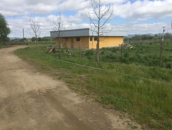 Se vende parcela con casa