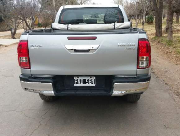 TOYOTA HILUX 2.8 4X4 SRX GRIS AUTOMATICA en Río Tercero (Localidad)
