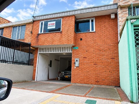 SE VENDE BODEGA BARRIO SAN JORGE CENTRAL en Bogotá, D.C. (Municipio)