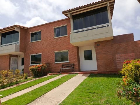 Townhouse de 105 mts en El Valle en García (Municipio)