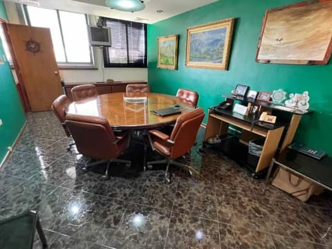 Oficina de 100 mts en Rattan Plaza en Maneiro (Municipio)