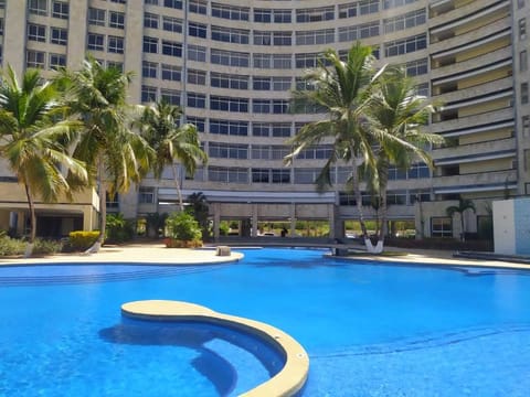 Apartamento de 78 mts en Av. Bolívar en Maneiro (Municipio)