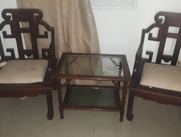Vendo 2 butacas y 3 mesitas todo en caoba en Santo Domingo de Guzmán (Municipio)