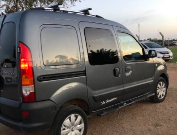 Renault kangoo , títulos a mi nombre sin deuda en Montevideo (Localidad)