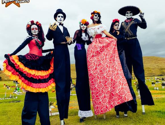 Catrinas, zanqueros, maquillaje: Halloween Puebla en Puebla (Municipio)