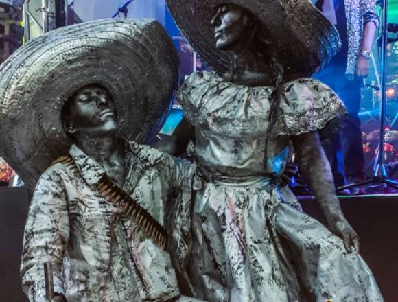 Estatuas vivientes en Puebla / 15 de Septiembre en Puebla (Municipio)