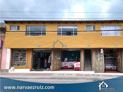 En Venta Apartamento y Local en Tabio