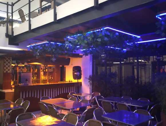 Venta De Restaurante Esquinero Zona Comercial