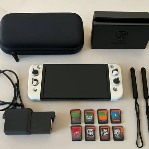 Nintendo Switch OLED koos kandekotiga ja 10 mängukasseti komplekt asukohas Liiva (Asula)