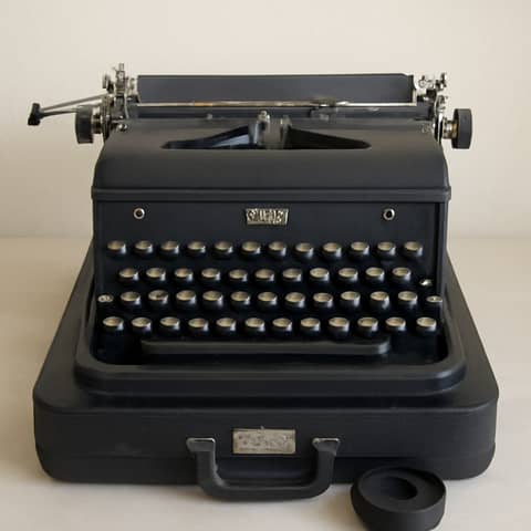 Machine à écrire manuelle Royal vintage — entièrement révisée, en état de marche à Lucy (Commune)