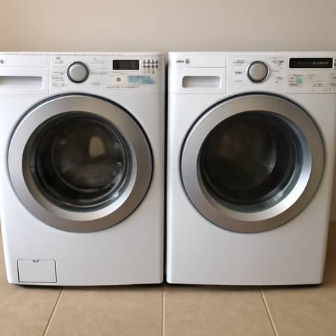 Lave-linge frontal et sèche-linge à gaz assortis, peu utilisés, fonctionnels à Saint-Médard (Commune)