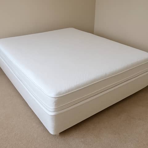 Matelas Queen à mémoire de forme — peu utilisé, soutien confortable à Lucy (Commune)