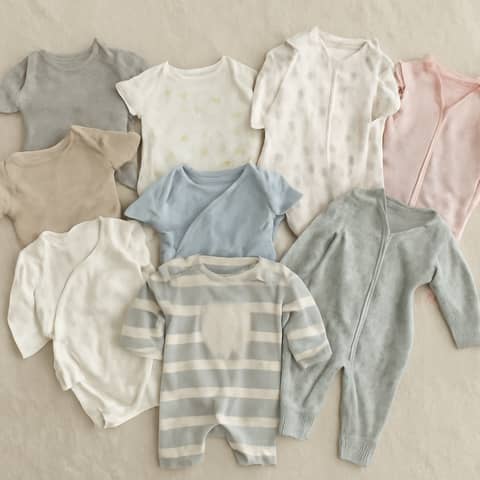 Lot de 10 bodies et pyjamas nouveau-né à 6 mois, styles mixtes à Saint-Médard (Commune)