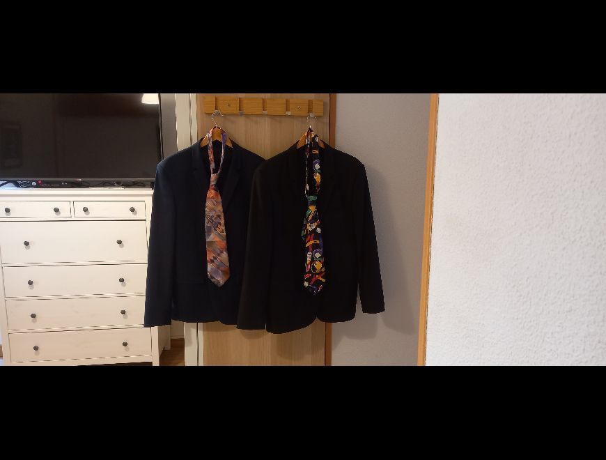 Trajes de caballero nuevos marca Kiabi en Griñón (Municipio)