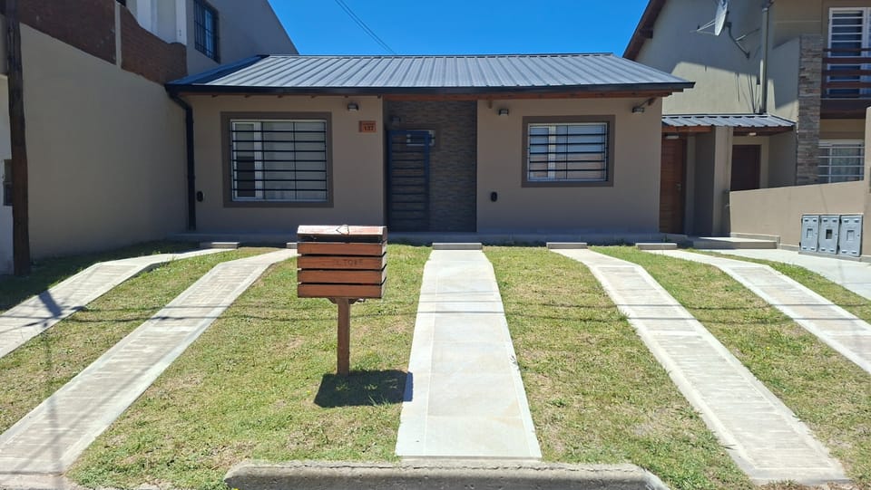 CHALET EN ALQUILER TEMPORARIO en Santa Clara del Mar (Localidad)