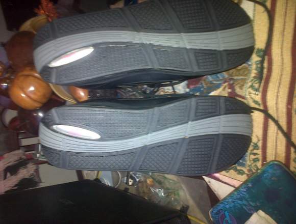 vendo zapatos Everlast color negro nuevos talla 42 en Miranda (Municipio)