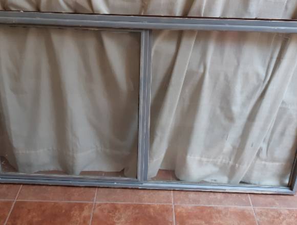 Ventana de hierro corrediza en León (Municipio)