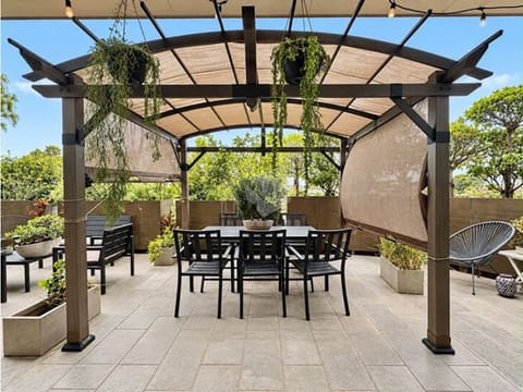 En Venta Escazú Village - Esquinero con Preciosa Terraza