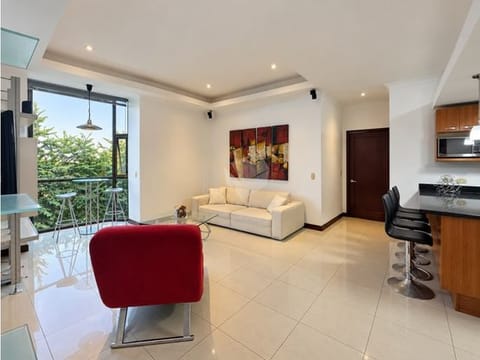 Apartamento amueblado con excelente ubicación, Escazú.