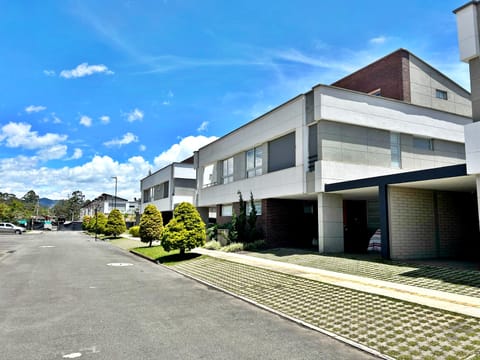 CASA EN VENTA EN UNIDAD CERRADA BARROBLANCO - RIONEGRO en Rionegro (Municipio)