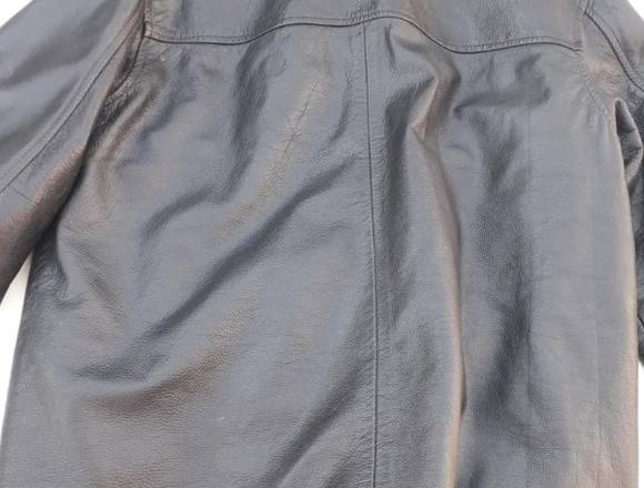 Campera de cuero negro marca cardón en El Talar (Localidad)