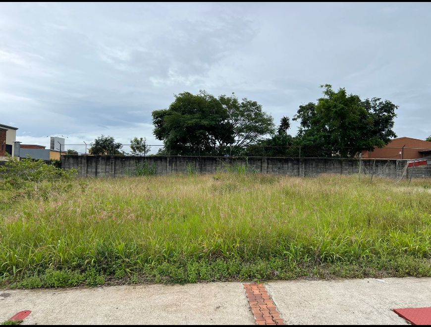 Se vende lote condominio Bosques de Altamira #1253 en Heredia (Cantón)