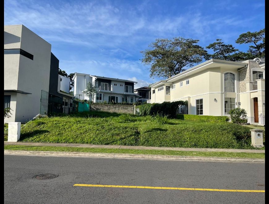 Se vende lote condominio Tierras de Café Heredia