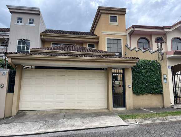 Se alquila casa en residencial San Joaquín Heredia en Heredia (Cantón)