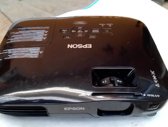 Proyector EPSON en muy buen estado.