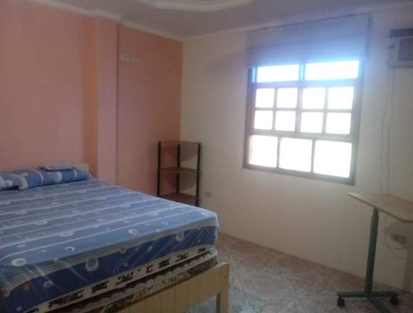 Departamento con piscina a una cuadra del mar en Salinas (Cantón)
