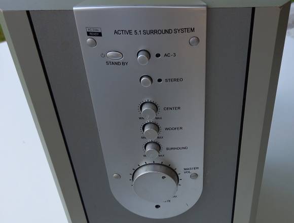 Sistema altavoces 5.1 JVC amplificados.