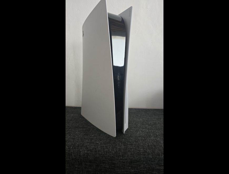 Vendo PLAYSTATION 5 prácticamente nueva en Alicante/Alacant (Municipio)