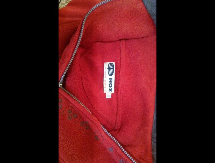 SUDADERA DE COLOR ROJO. USADA PERO PERFECTA. en La Cabrera (Municipio)