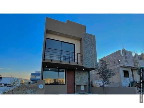 Casa Capital Sur, Amplia, diseño moderno