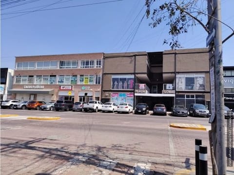 Local en renta plaza comercial ,Cerca Campanario, Planta alta.