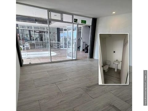 Local en renta plaza comercial ,Cerca Campanario, Planta alta.