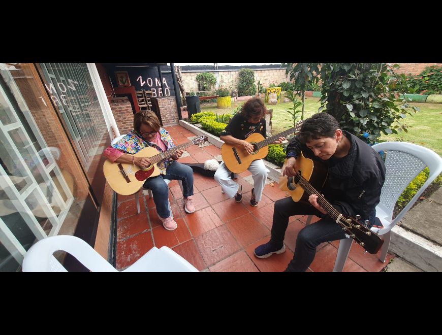 Clases de Guitarra, Requinto y Bajo