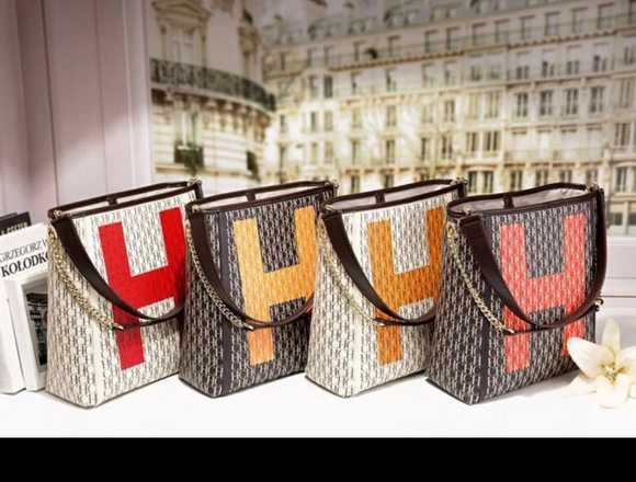 Carolina Herrera modelo de bolsos nuevos