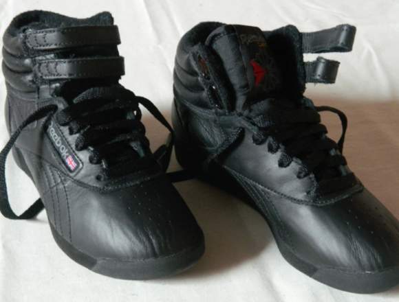 ZAPATOS DEPORTIVOS REEBOK DE MUJER en Pichincha (Cantón)