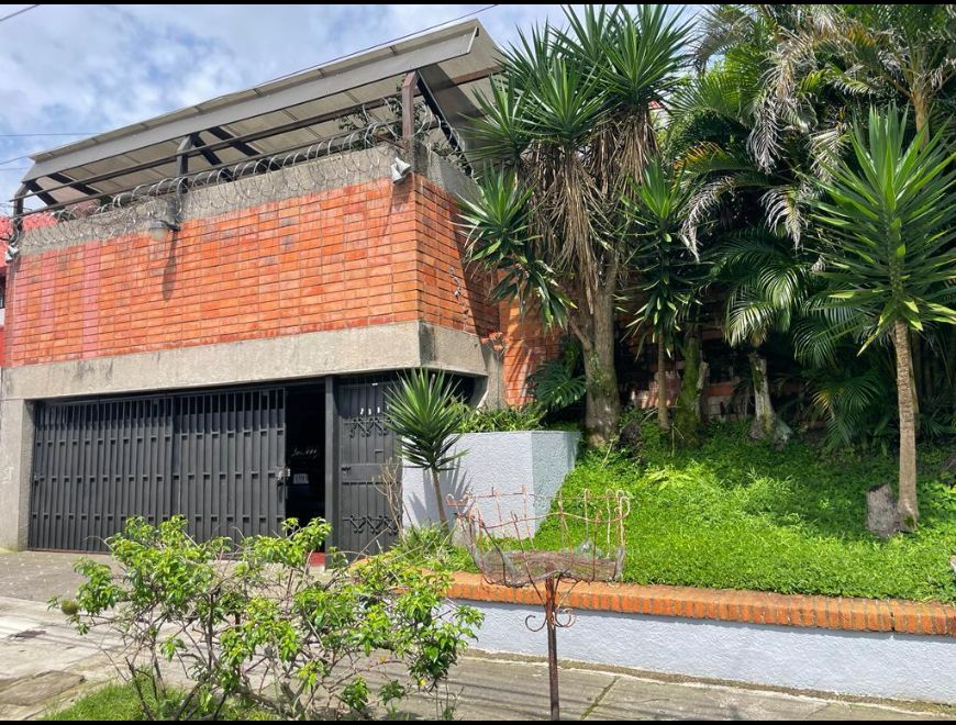 ¡Venta Casa Espaciosa En Calle Blancos Montelimar!