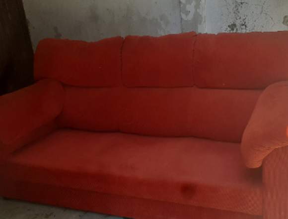 Sillon de tres cuerpos tiene sus 3 almohadones en Montevideo (Localidad)