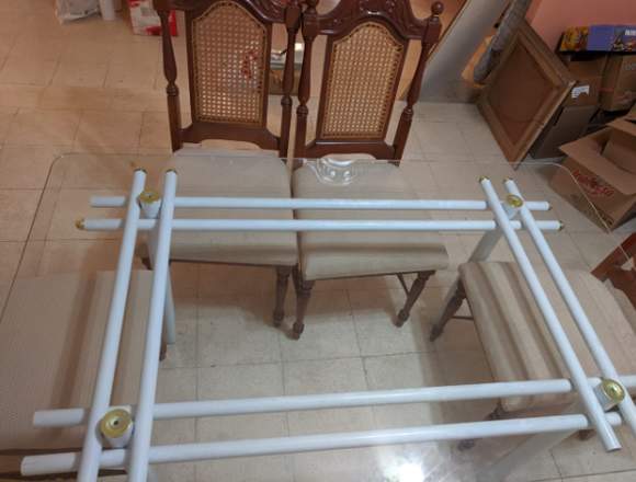 Juego de comedor con mesa de vidrio templado;