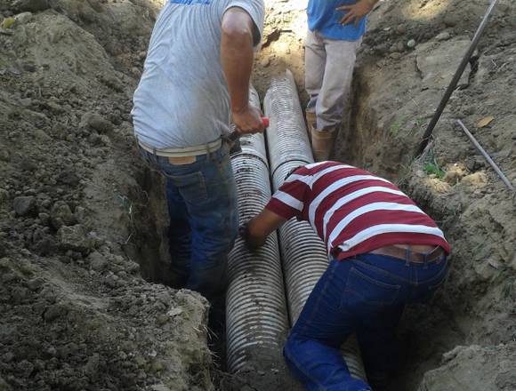 CONSTRUCCIÓN DE COLECTORES AGUA SERVIDAS en Santiago Mariño (Municipio)