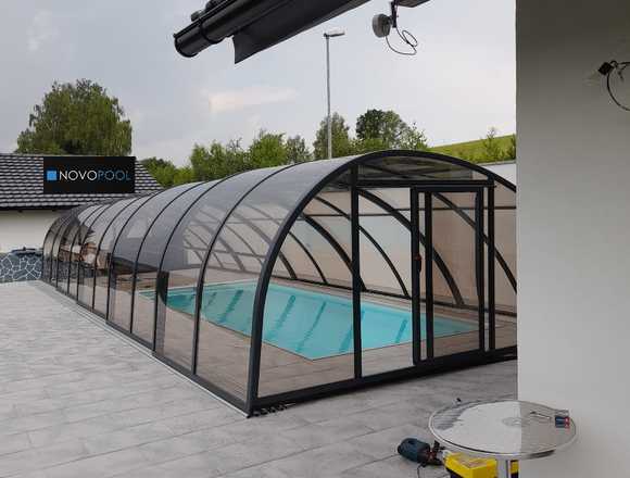 Poolüberdachung 10m hoch Pooldeck Schiebehalle in Berlin (Lokalität)