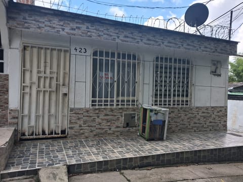 SE VENDE CASA AL SUR DE ARMENIA en Armenia (Municipio)