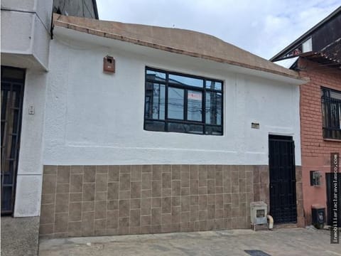 SE VENDE CASA EN EL GRANADA