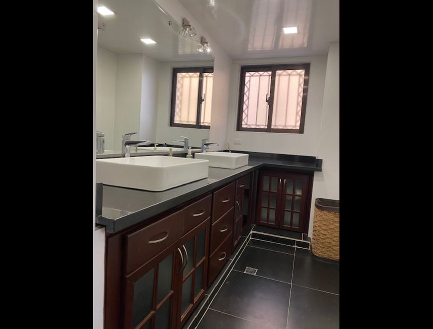 ALQUILO APARTAMENTO AMUEBLADO EN LOS CACICAZGOS en Santo Domingo Norte (Municipio)