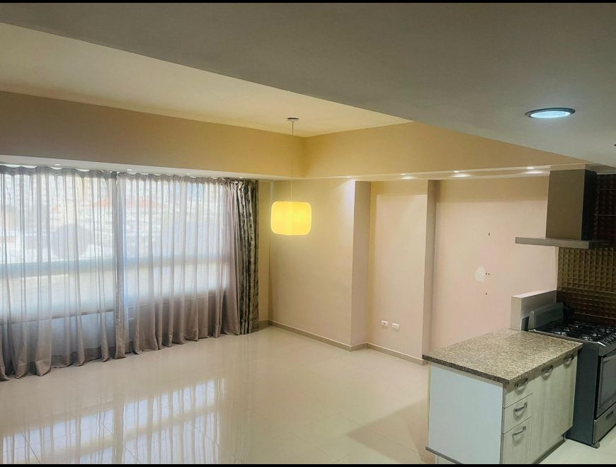 ALQUILO APARTAMENTO EN EVARISTO MORALES UN 4 PISO en Santo Domingo de Guzmán (Municipio)