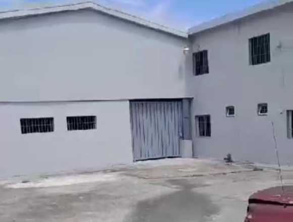 ALQUILO O VENDO NAVE EN LA AUTOPISTA DUARTE en Santo Domingo Este (Municipio)
